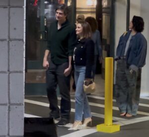 Brandon Routh and Rachael Leigh Cook holding hands.