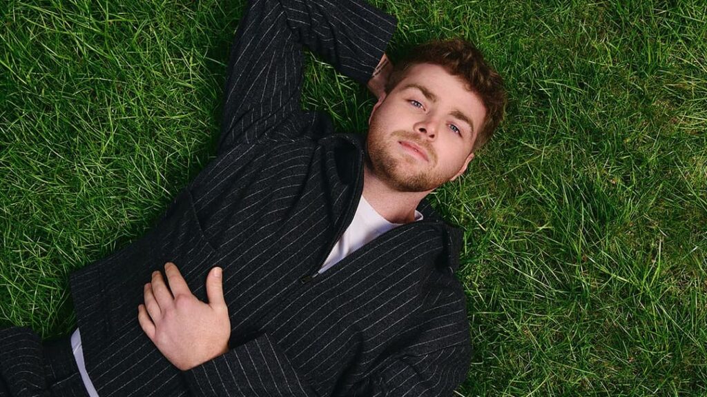 Alex Warren fans can hear his new album a day early at Chipotle