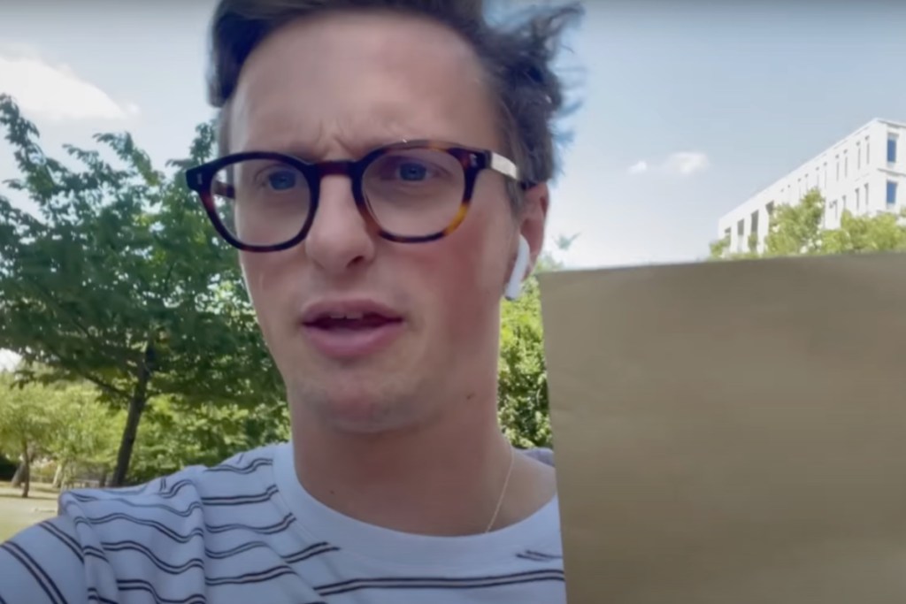 comedian-stages-his-own-death-and-funeral-to-get-airline-ticket-refunded