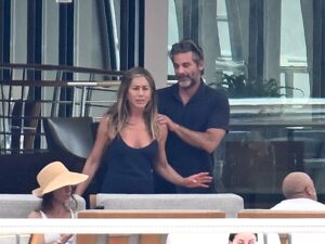 jennifer aniston jim curtis splashnews 2