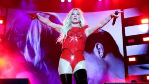 Kesha Seven Minute Standing Ovation