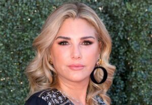MTV's Daisy Fuentes in Bikini Gets Away to "Reconnect" — Celebwell