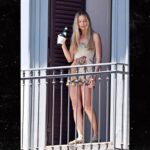 Margot Robbie Tom Ackerley backgrid sub 3