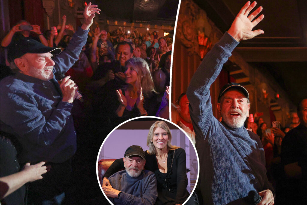 Neil Diamond performs 'Sweet Caroline' at Beautiful Noise' musical