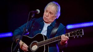 Paul Simon Performs "Kodachrome" After Fan Offers Him $20: Watch