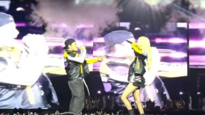 ROSÉ Brings Out Bruno Mars for "APT." During BLACKPINK's Show in Los Angeles: Watch