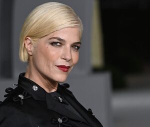 Selma Blair in Bikini Is "So Grateful" on Vacay — Celebwell