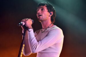 worth-the-wait-singer-songwriter-addresses-fans-after-4-year-gap-between-albums