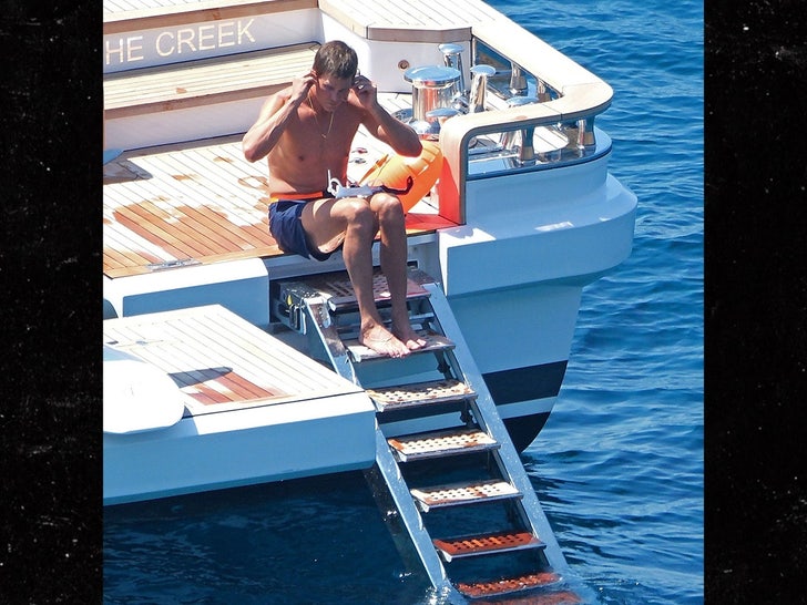 tom brady backgrid sub 3