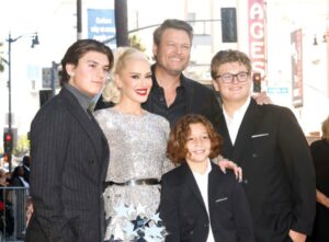 watch-gwen-stefanis-son-perform-country-music-at-blake-sheltons-bar.