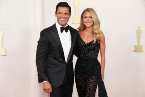Mark Consuelos and Kelly Ripa attend the 96th Academy Awards on March 10, 2024, in Hollywood, California.