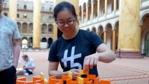 YouTuber havesh5 smashes record for world’s tallest domino tower