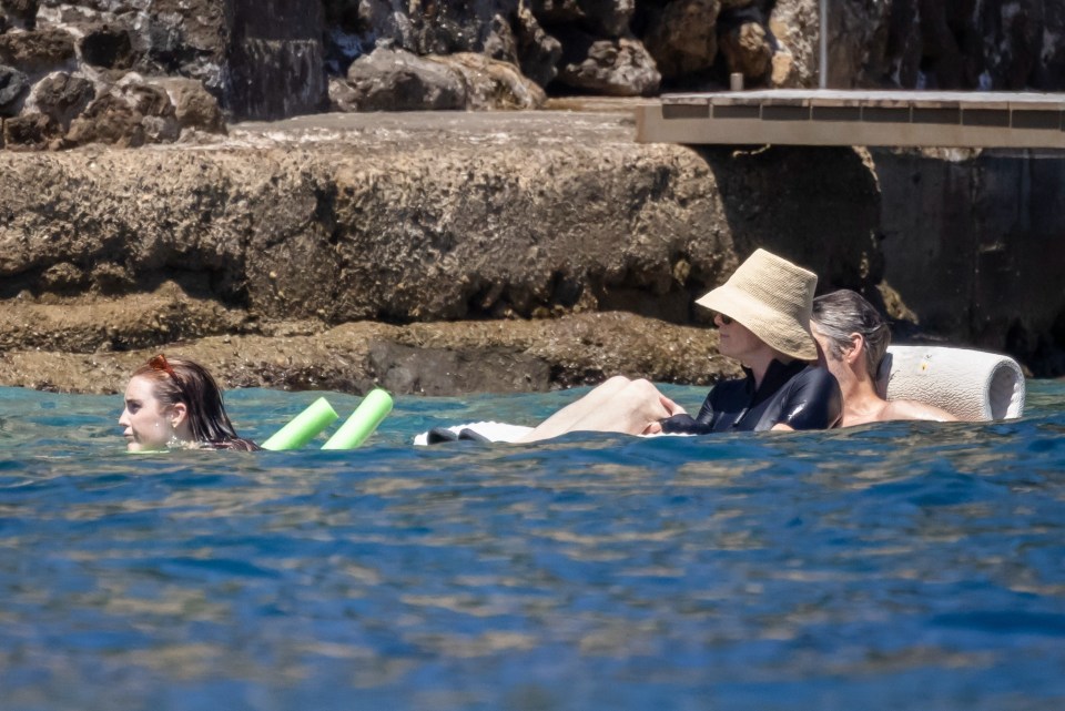 Julianne Moore, Bart Freundlich, and their daughter Liv Freundlich floating in the ocean.