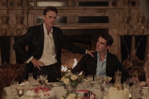 L a R: Dougray Scott como William e Corey Mylchreest como Jamie no 'meu ano de Oxford'