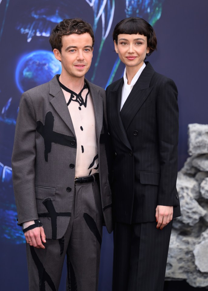 亞歷克斯·路德（Alex Luther）和西德尼·錢德勒（Sidney Chandler）在外國人中：地球首映。