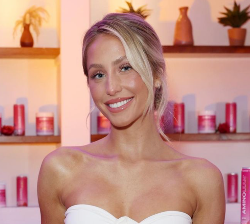 Alix Earle Stuns In Bikini, Enjoys "Beach Days" — Celebwell