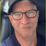 anderson cooper selfie