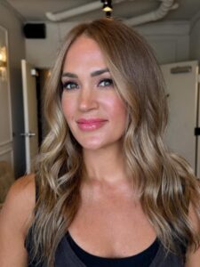 SHOWBIZ- HAIR FOR IT! Carrie Underwood makes drastic change to her appearance and is getting back to her roots after American Idols end, https://www.instagram.com/p/DM9JlQPNFY1/?hl=en&img_index=3