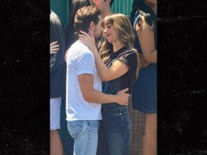 Dave-Franco-and-Alison-Brie-backgrid-2