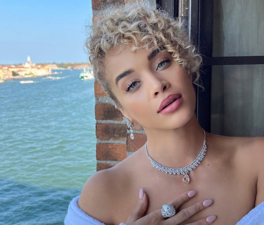 Jasmine Sanders In Bikini Wants To "Go On Vacation"— Celebwell