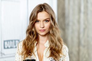 Josephine Skriver Stuns In Bikini, Has "Girls Week" — Celebwell
