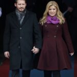 Kelly Clarkson and Brandon Blackstock holding hands.