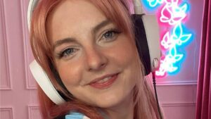 LDShadowLady smiles for a selfie.