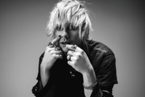 Michael Clifford Plays First Solo Show Of 'SIDEQUEST' Era In LA