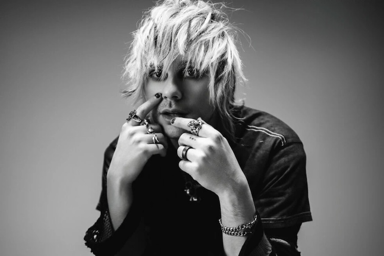 Michael Clifford Plays First Solo Show Of 'SIDEQUEST' Era In LA