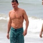 0805-Orlando-Bloom-Shirtless-Soaking-Up-Sun-Sub1