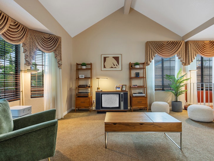 'Poltergeist'-House-finehomepix.com-3