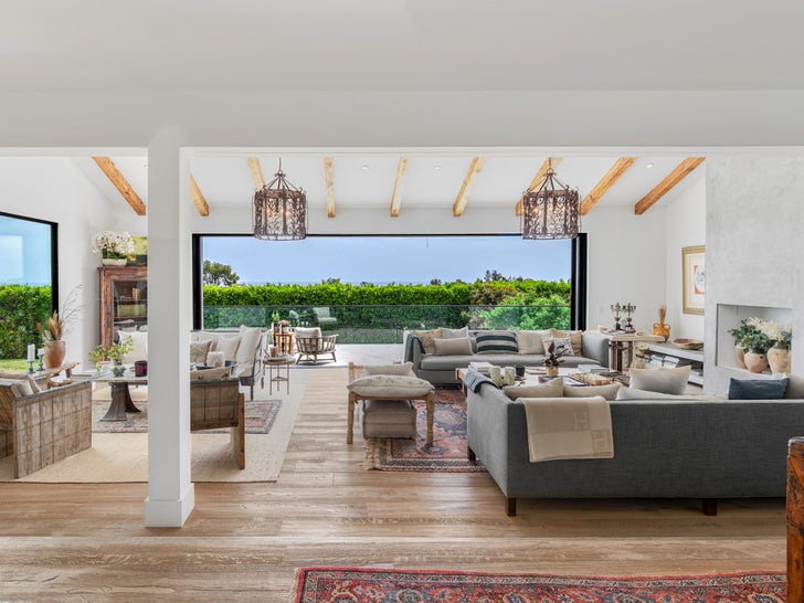 0804-Shannen-Doherty-Malibu-Home-For-Sale-Sub2