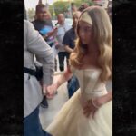 080425_sydney_sweeney_heckled_kal