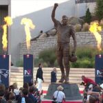080825_tom_brady_statue_kal